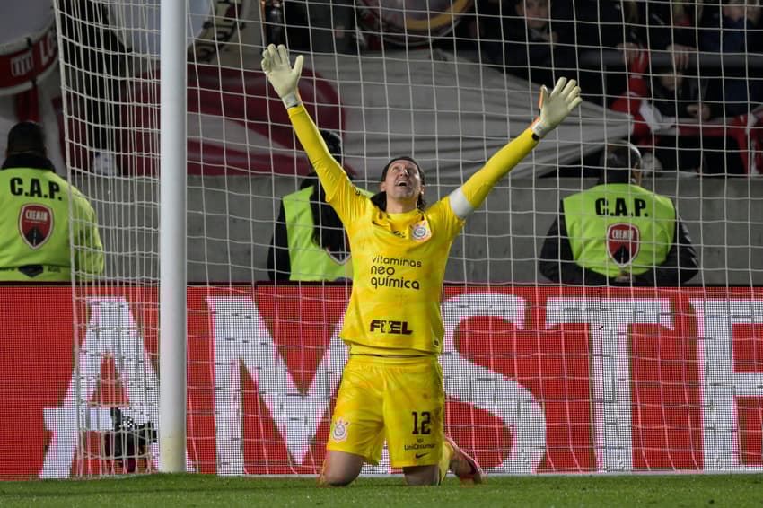 Cássio pegou pênalti na classificação do Corinthians à semifinal da Sul-Americana