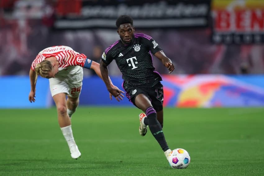 Alphonso Davies, capitão do Canadá, atuando pelo Bayern de Munique. Créditos: RONNY HARTMANN / AFP