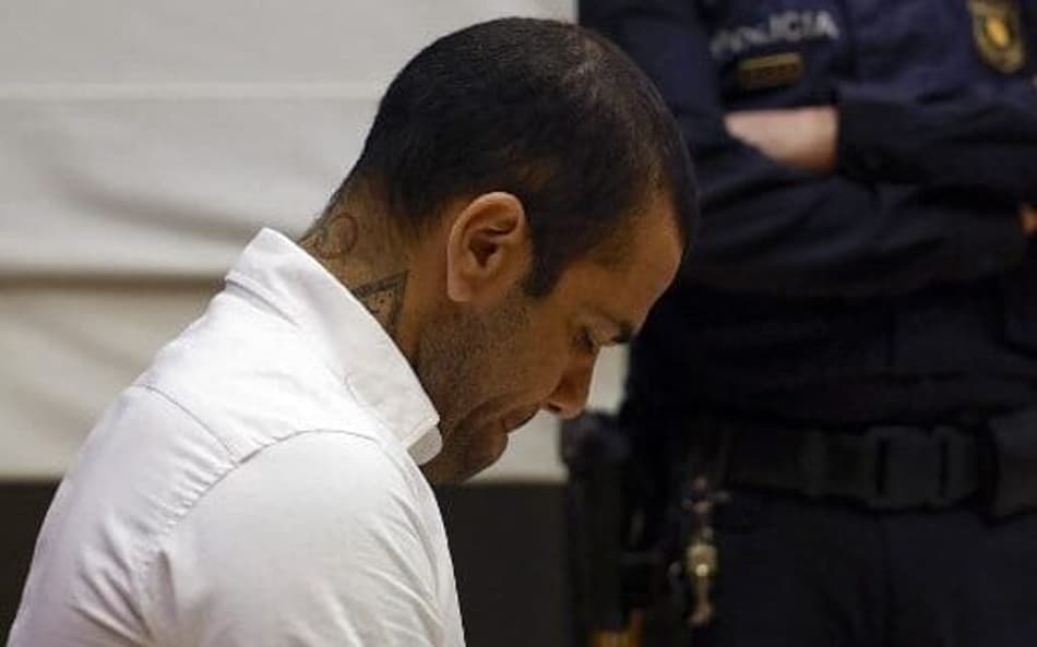 Condenado por estupro na Espanha, redes sociais de Daniel Alves voltam a ganhar seguidores