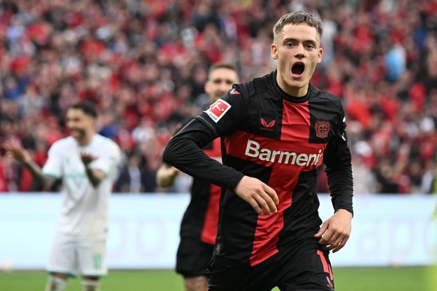 Florian Wirtz, estrela do Bayer Leverkusen, é um dos favoritos do Manchester City para substituir Kevin De Bruyne (Foto: INA FASSBENDER/AFP)