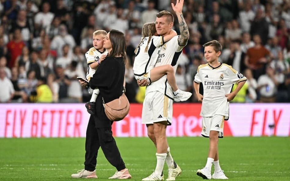 Toni Kroos surpreende e retorna ao Real Madrid