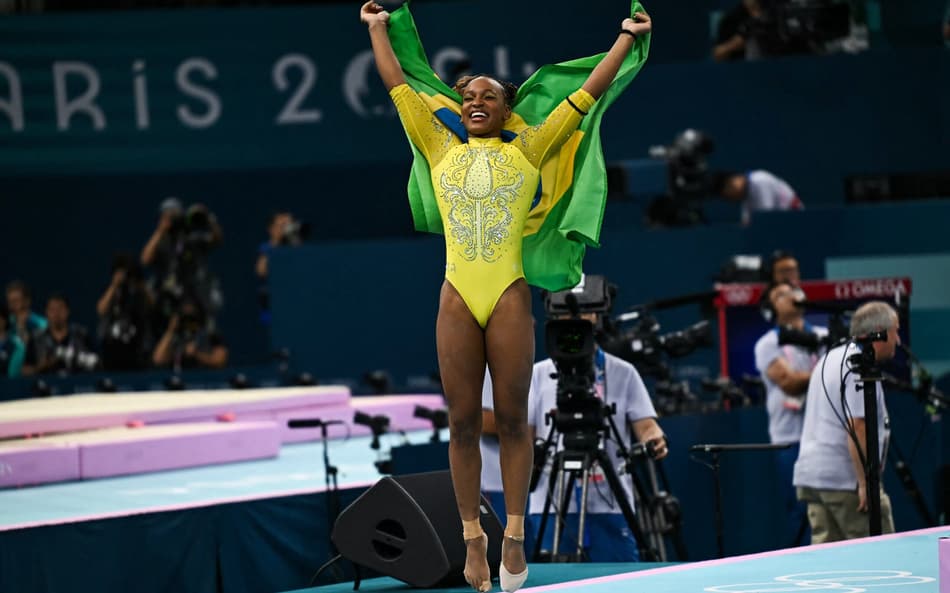 Rebeca Andrade ganha Prêmio Laureus, e brasileiros celebram: ‘Gigante’