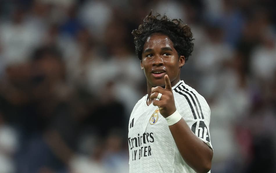 Endrick posta beijo e declaração romântica após gol pelo Real Madrid