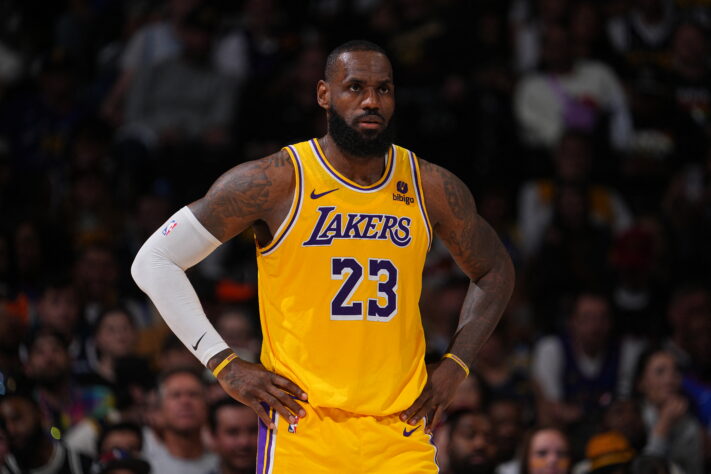 LeBron James (2003 - Cleveland Cavaliers) LeBron James (2003 - Cleveland Cavaliers)