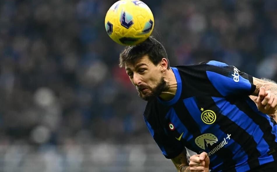 Justiça italiana toma decisão final sobre caso de racismo envolvendo Acerbi e Juan Jesus