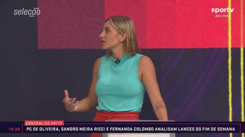 A Globo encerrou a Central do Apito e decidiu retirar ex-árbitros das transmissões de partidas após 34 anos, dando fim a uma era iniciada por Arnaldo Cezar Coelho em 1989. Casados, Sandro Meira Ricci e Fernanda Colombo (foto) foram demitidos, no dia 21 de março. Paulo César de Oliveira continua contratado, mas participará apenas de programas. A popularização do VAR e a rejeição do público ao quadro foram os motivos para o fim da Central do Apito. A Globo encerrou a Central do Apito e decidiu retirar ex-árbitros das transmissões de partidas após 34 anos, dando fim a uma era iniciada por Arnaldo Cezar Coelho em 1989. Casados, Sandro Meira Ricci e Fernanda Colombo (foto) foram demitidos, no dia 21 de março. Paulo César de Oliveira continua contratado, mas participará apenas de programas. A popularização do VAR e a rejeição do público ao quadro foram os motivos para o fim da Central do Apito.