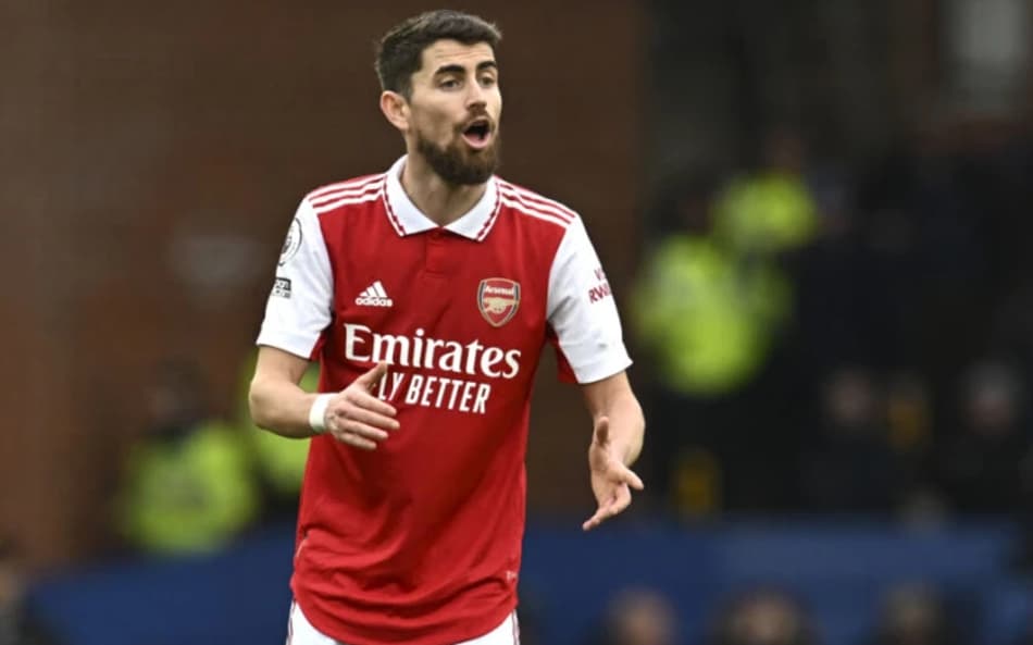 Jorginho, do Arsenal, desembarca no Rio e deixa no ar acerto com Flamengo