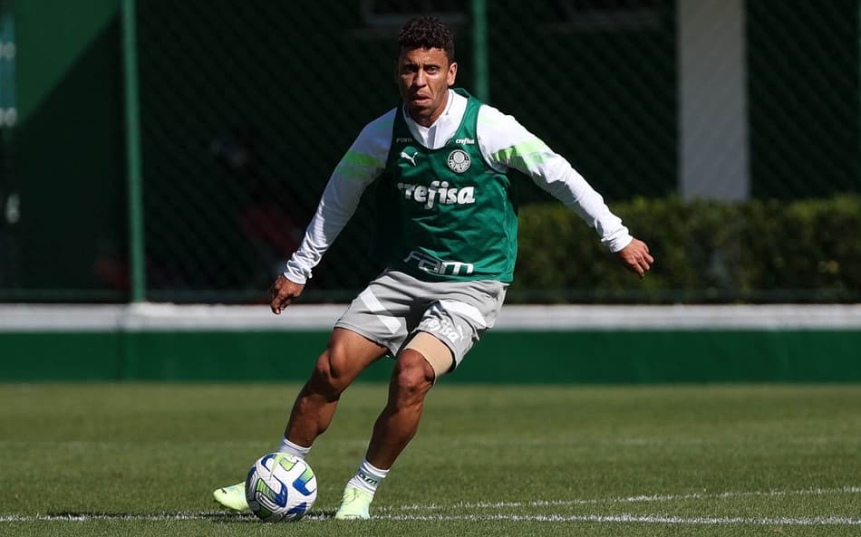 Palmeiras perde titular por lesão no joelho, e Marcos Rocha inicia transição