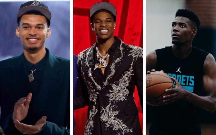 Aconteceu na noite da última quinta-feira (22), no Barclays Center, casa do Brooklyn Nets, em Nova York, o draft da NBA de 2023. Realizado anualmente após o fim da temporada, o evento de recrutamento é uma forma de equilibrar os elencos das 30 franquias da liga. As equipes com pior campanha na temporada passada têm maiores chances de selecionar nas primeiras posições do draft, e assim escolher os melhores talentos. Vale ressaltar que o evento deste ano contou com apenas 58 escolhas e não as comuns 60. Tanto Chicago Bulls quanto Philadelphia 76ers perderam suas ‘picks’ de segunda rodada por terem violado regras de aliciamento de jogadores na última janela de transferências da liga. Confira a seguir as 30 escolhas da primeira rodada do draft da NBA de 2023: Aconteceu na noite da última quinta-feira (22), no Barclays Center, casa do Brooklyn Nets, em Nova York, o draft da NBA de 2023. Realizado anualmente após o fim da temporada, o evento de recrutamento é uma forma de equilibrar os elencos das 30 franquias da liga. As equipes com pior campanha na temporada passada têm maiores chances de selecionar nas primeiras posições do draft, e assim escolher os melhores talentos. Vale ressaltar que o evento deste ano contou com apenas 58 escolhas e não as comuns 60. Tanto Chicago Bulls quanto Philadelphia 76ers perderam suas ‘picks’ de segunda rodada por terem violado regras de aliciamento de jogadores na última janela de transferências da liga. Confira a seguir as 30 escolhas da primeira rodada do draft da NBA de 2023: