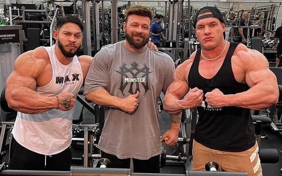 Rival brasileiro de Ramon Dino atualiza físico e choca coach de poses