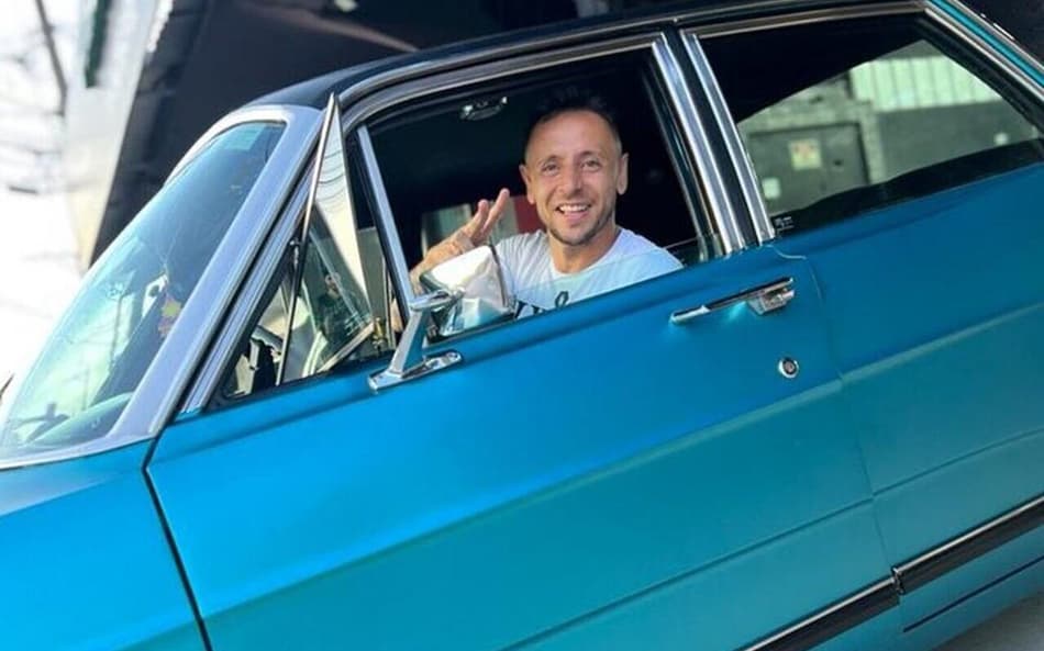 Rafinha restaura Galaxie Landau: veja os carros dos jogadores de futebol