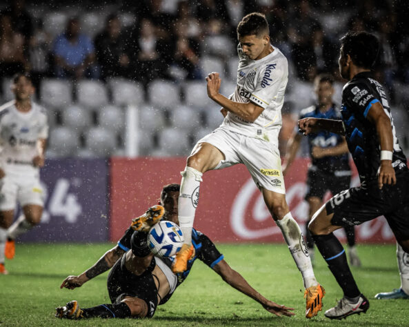 31º lugar (empate entre sete nomes): Deivid Washington (atacante) - Deve sair do Santos para o Chelsea (ING) em 2023 – Valor: 15 milhões de euros fixos, além de bônus por metas atingidas, que podem elevar os valores para 20 milhões de euros 31º lugar (empate entre sete nomes): Deivid Washington (atacante) - Deve sair do Santos para o Chelsea (ING) em 2023 – Valor: 15 milhões de euros fixos, além de bônus por metas atingidas, que podem elevar os valores para 20 milhões de euros