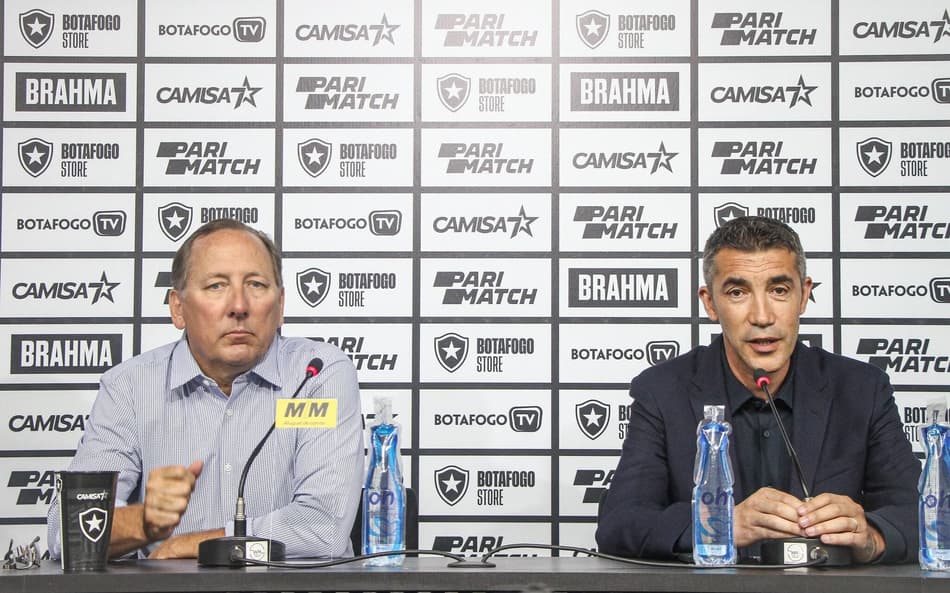 Ex-técnico do Botafogo processa John Textor e exige valor milionário