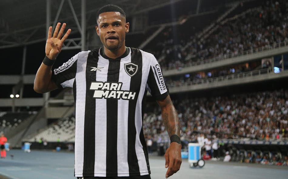 Alvo do Atlético-MG, Júnior Santos teve embate recente com Deyverson