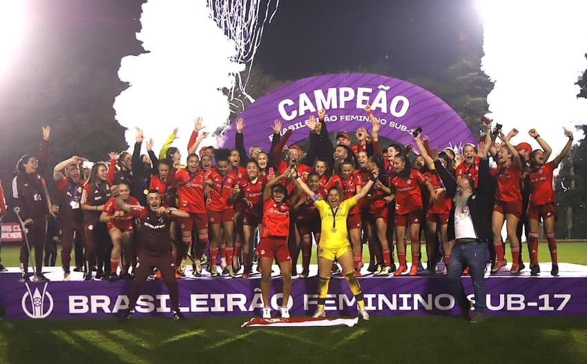 CBF e Globo fecham acordo de três anos por transmissões de futebol feminino