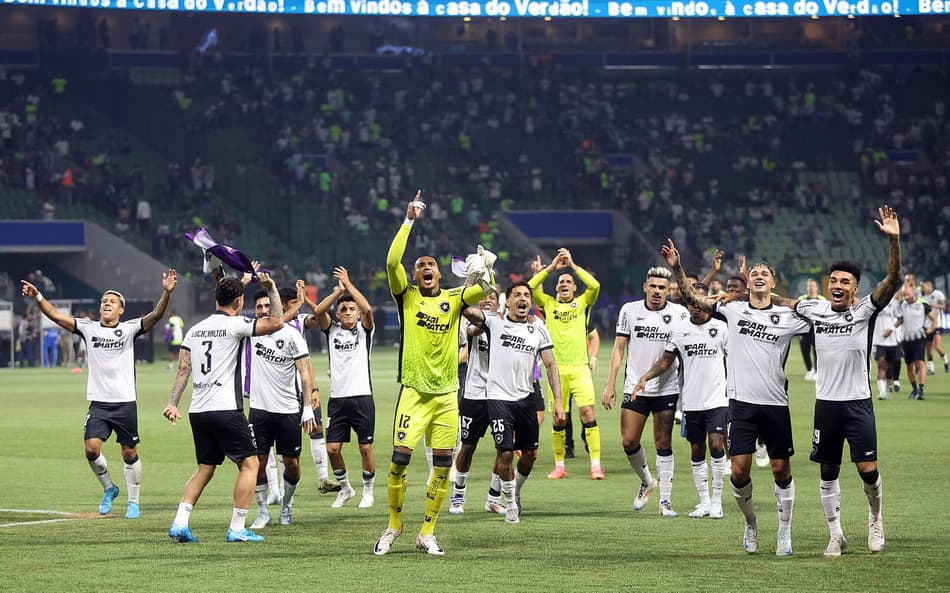 Botafogo se aproxima de acerto com jogador que atua no futebol europeu