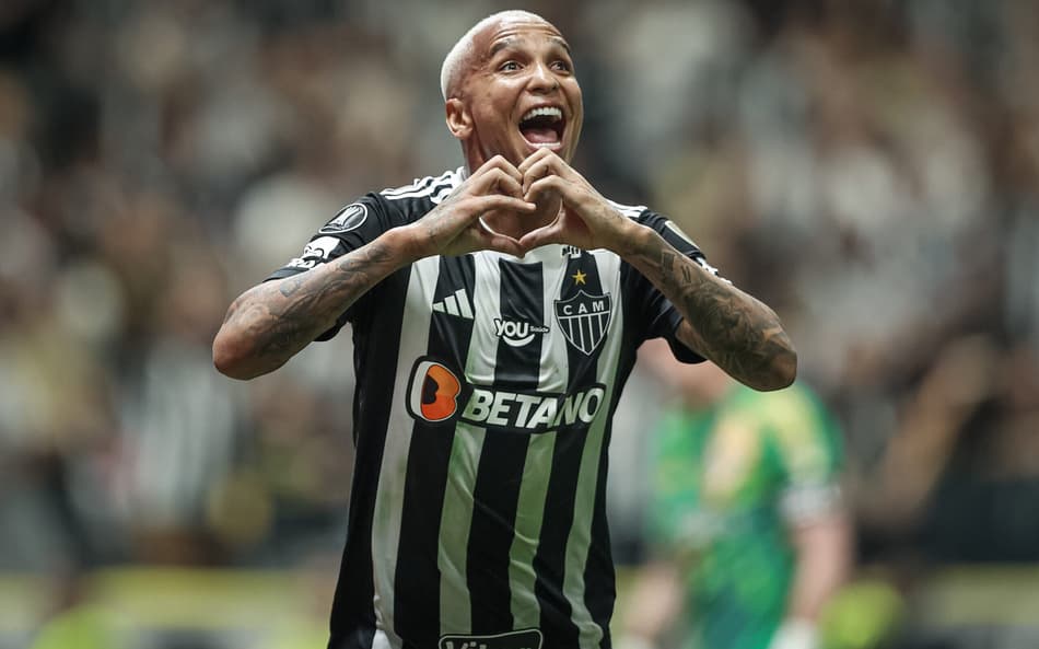 Fortaleza acerta com atacante Deyverson, do Atlético-MG