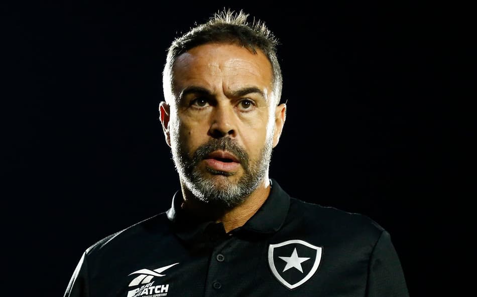 Artur Jorge se vangloriza de trabalho no Botafogo: ‘Fui o melhor treinador da história’