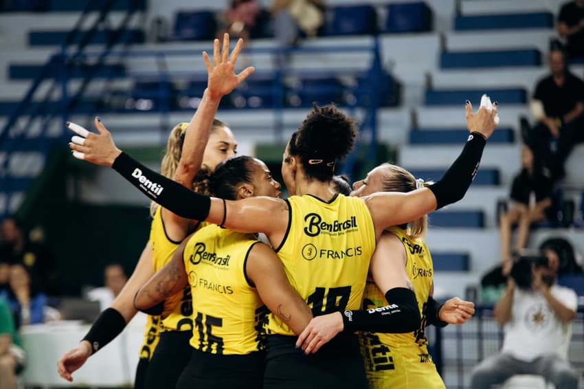 praia clube está classificado para as quartas de final da superliga feminina de vôlei 2024/25