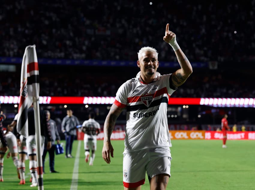 Luciano comemora gol pelo São Paulo no MorumBis