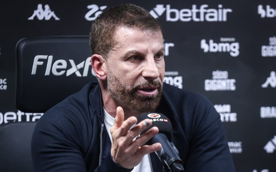 Vasco x Flamengo: Pedrinho diz que maioria do elenco concordou com jogo no Nilton Santos