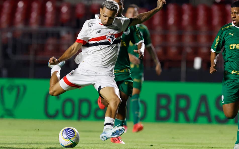 Matheus Alves desperta interesse do mercado, mas traça plano no São Paulo