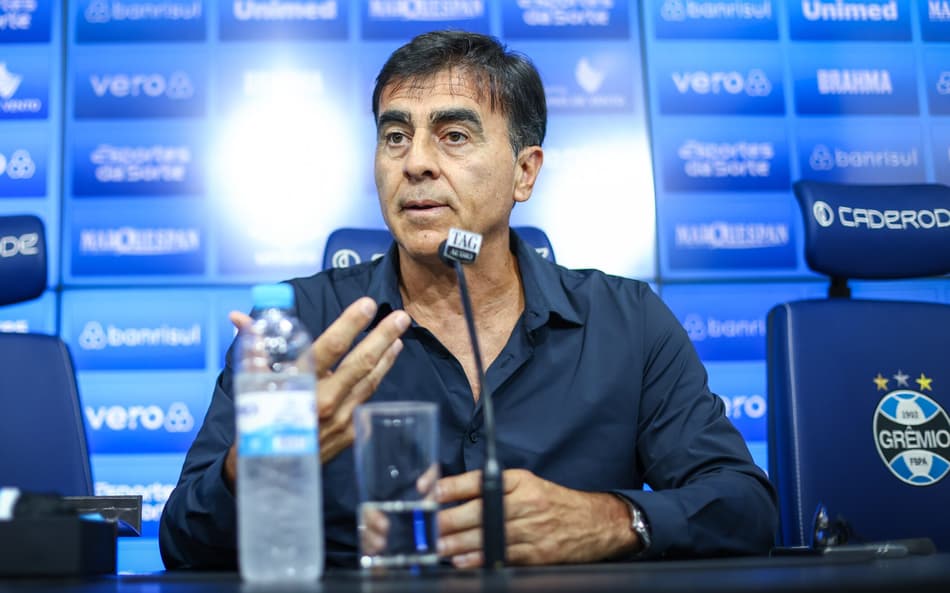 Quinteros cita problema do Grêmio de Renato: ‘Temos que melhorar muito’