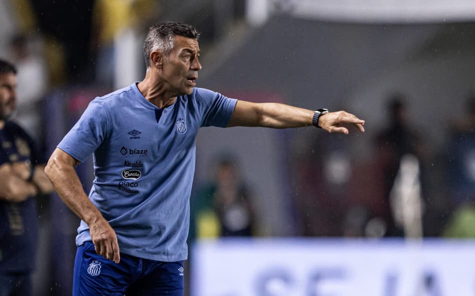 Caixinha aponta erros do Santos em derrota contra o Vasco em estreia do Brasileirão