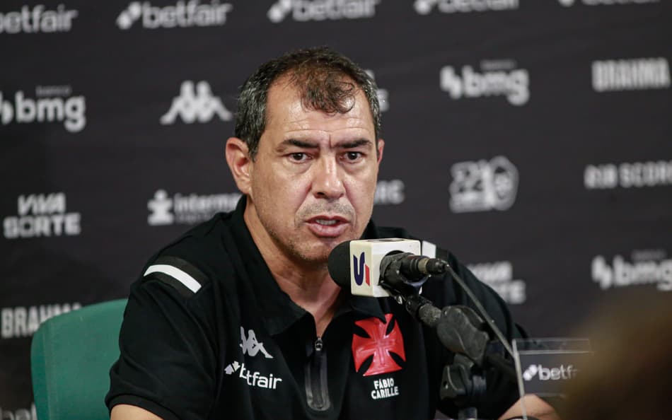 Carille elogia mudança de postura da torcida do Vasco: ‘É o nosso 12° jogador’