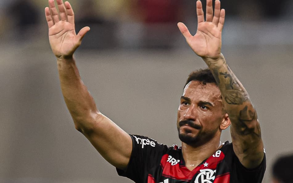 Lesão de Danilo expõe lacuna no elenco do Flamengo, que não deve ir ao mercado