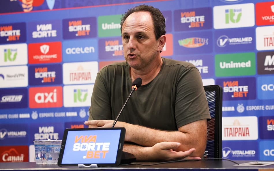 Ceni dá resposta dura ao ser perguntado sobre chance de treinar a Seleção