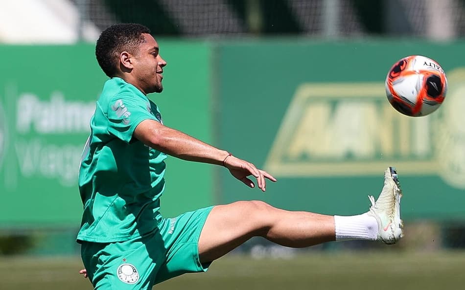 Ansioso para estrear pelo Palmeiras, Vitor Roque quer ‘pagar dívida’ com Abel Ferreira