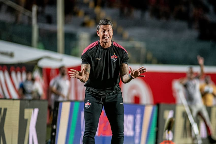 Thiago Carpini comanda o Vitória em jogo no Barradão Victor Ferreira / EC Vitória