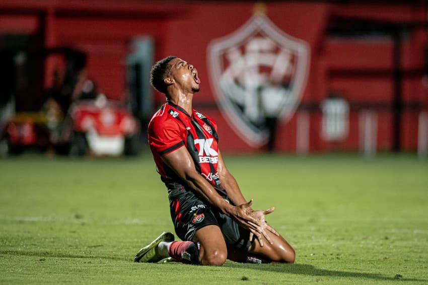 Carlinhos se lamenta em partida contra o Náutico, no Barradão. Foto: Victor Ferreira / EC Vitória