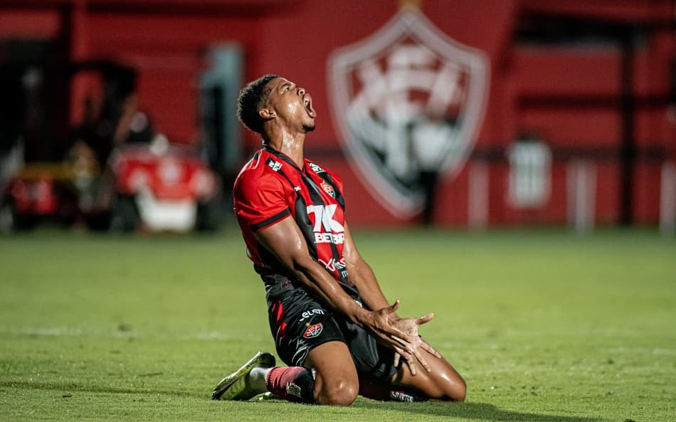 Vitória chega a três jogos sem vencer após início de ano promissor