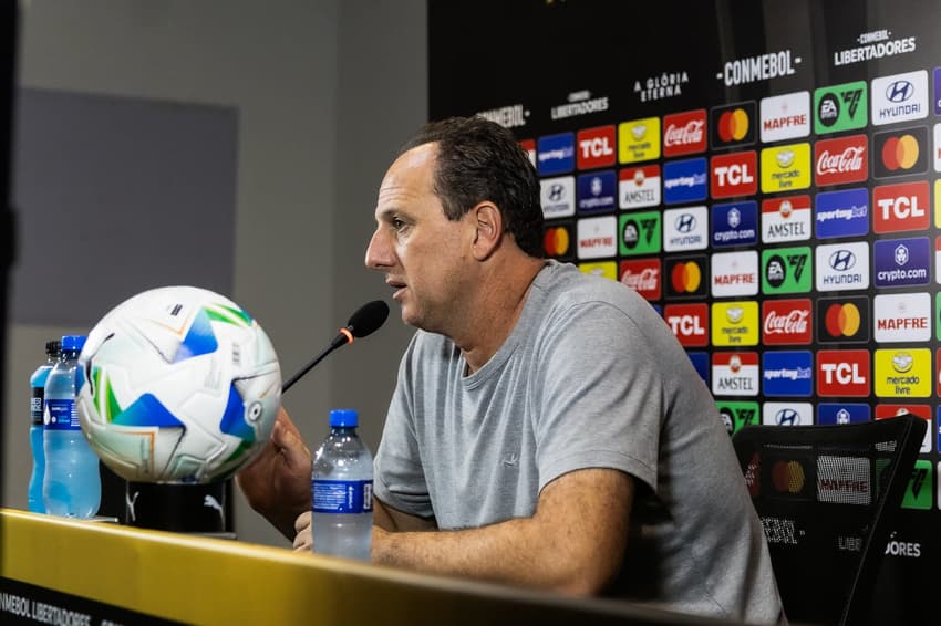 Rogério Ceni em entrevista coletiva após jogo da Libertadores Foto: Letícia Martins/EC Bahia