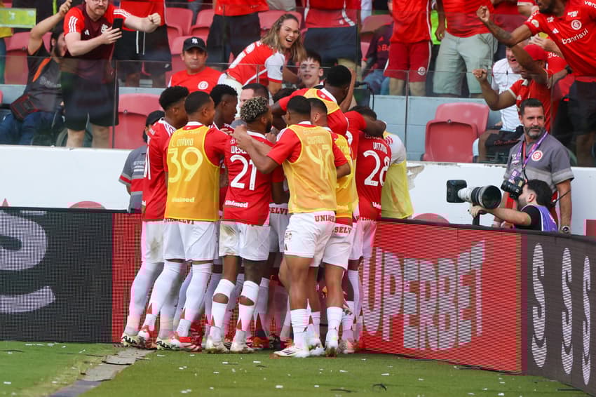Inter comemorando com sua torcida. (Foto: Ricardo Duarte/Internacional)
