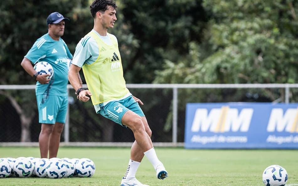 Cruzeiro: atacante é novidade em treino na Toca da Raposa
