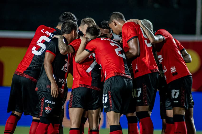 Elenco do Vitória reunido no Barradão antes da partida contra o Sport Foto: Victor Ferreira / EC Vitória