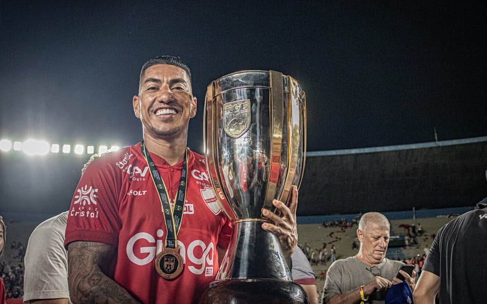 Campeão Mundial no Corinthians exalta título Goiano: ‘Mais importante da minha vida’