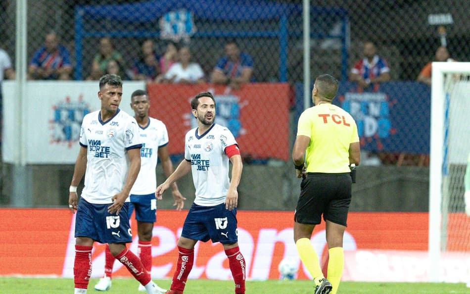 Everton Ribeiro, do Bahia, lamenta expulsão contra o Corinthians: ‘Prejudiquei o time’