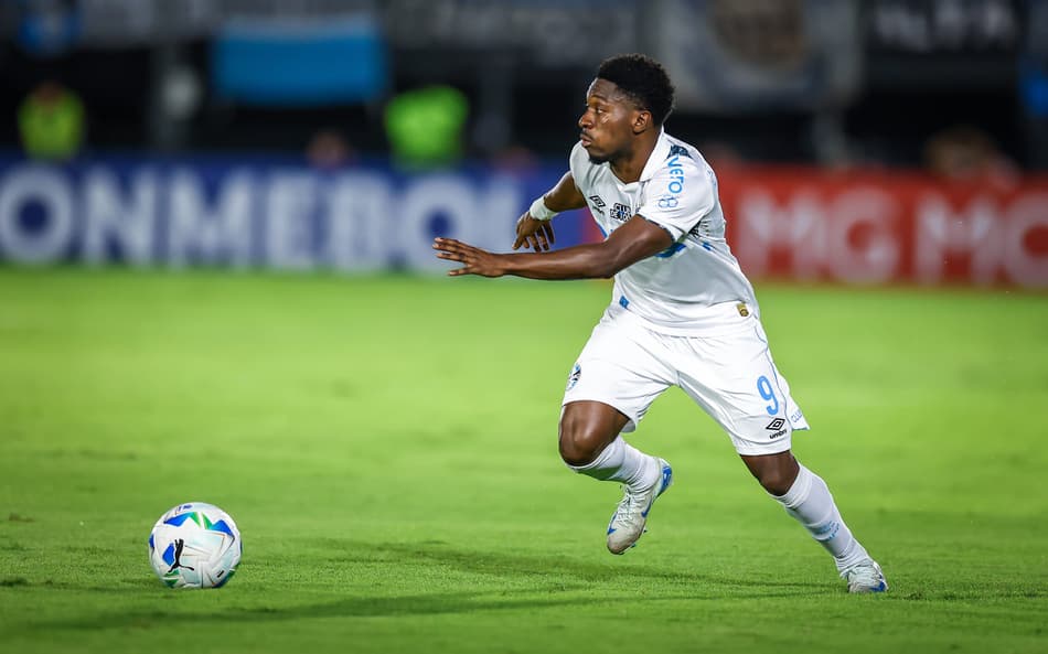 Liso, Amuzu é destaque na estreia com vitória do Grêmio na Sul-Americana