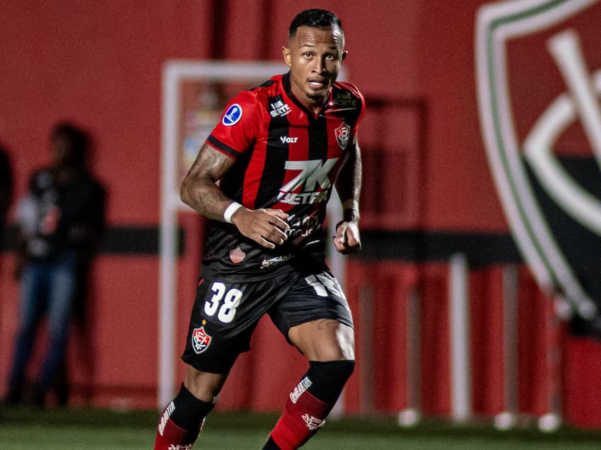 Léo Pereira em ação contra a Universidad Católica Foto: Victor Ferreira / EC Vitória