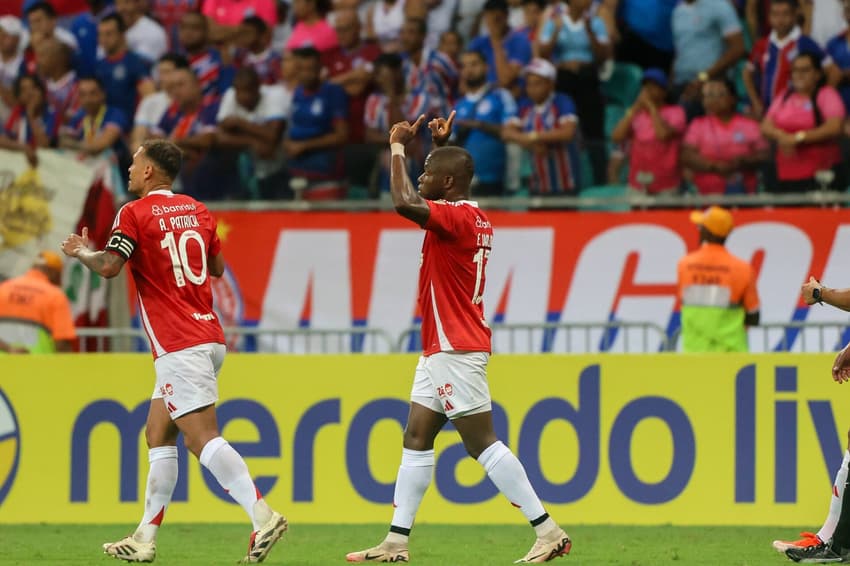 Bahia x Internacional - Valencia e Alan Patrick. Foto: Ricardo Duarte/SC Internacional
