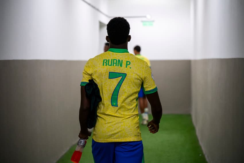 Ruan Pablo com a camisa da Seleção Foto: Nelson Terme / CBF