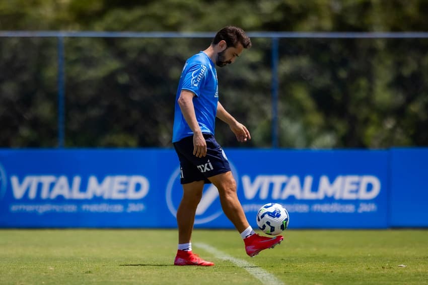 Desfalque contra o Santos, Everton Ribeiro treina na Cidade Tricolor Foto: Letícia Martins / EC Bahia