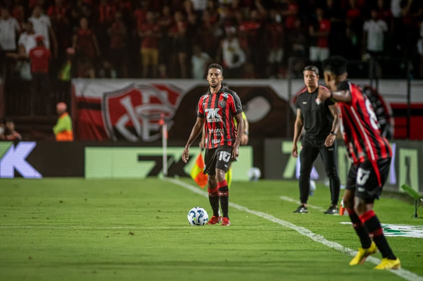 Willian Oliveira em ação contra o Flamengo, no Barradão Foto: Victor Ferreira / EC Vitória