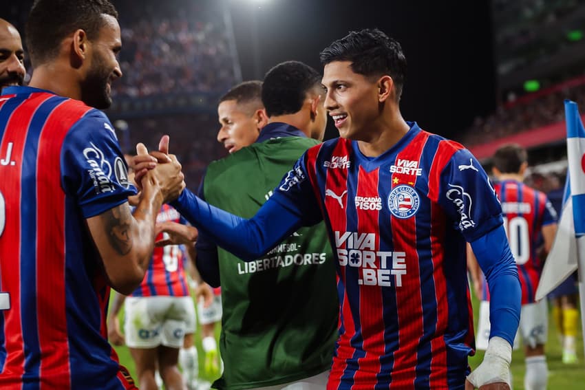 Erick Pulga comemora gol pela Libertadores com companheiros de time Foto: Letícia Martins/EC Bahia