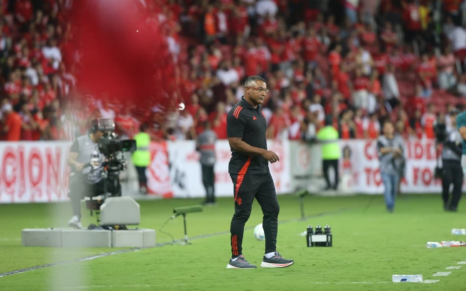 Internacional: Roger Machado analisa ausência de titulares