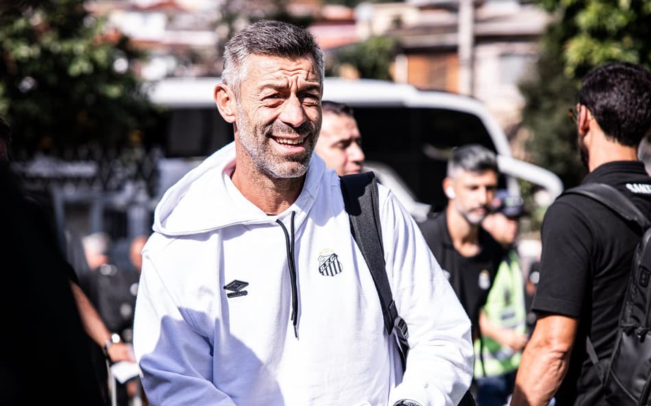 Após retrospecto ruim, técnico Pedro Caixinha é demitido do Santos